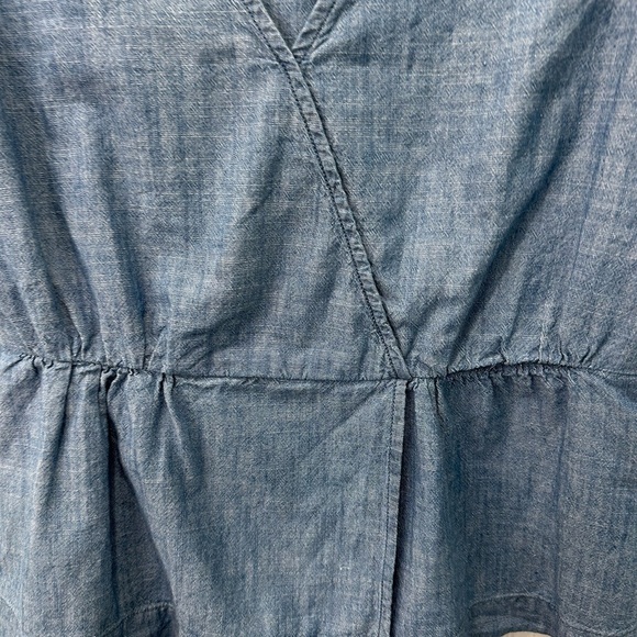 J. Crew Women's Blue Chambray V-Neck Blouse Flutter Sleeve sz 4 - Picture 2 of 4